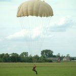 Šuolis kupolo tipo parašiutu