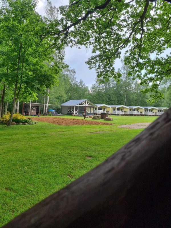 TURISTAUK.LT / Stovyklavietė Dobilų Slėnis: baidarės ir nameliai prie Jūros upės