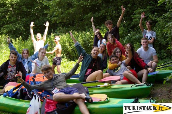 TURISTAUK.LT / Stovyklavietė Dobilų Slėnis: baidarės ir nameliai prie Jūros upės