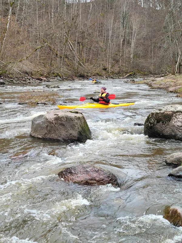 Baidarių nuoma Akmena / pavasarinis plaukimas su TURISTAUK.LT baidarėmis