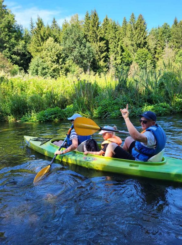 TURISTAUK.LT / Stovyklavietė Dobilų Slėnis: baidarės ir nameliai prie Jūros upės